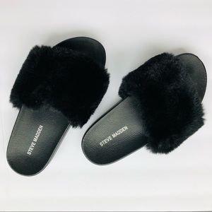 Womens Steve Madden Fluffy Fur Black Slides/Slippers  Sz 7